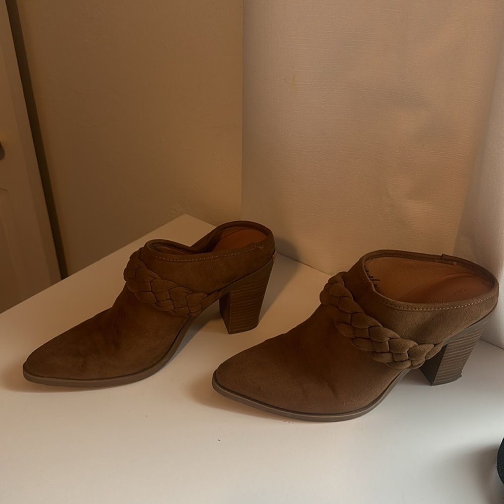 Universal Threads Mules - image 5